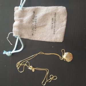 Gold shell necklace NWOT